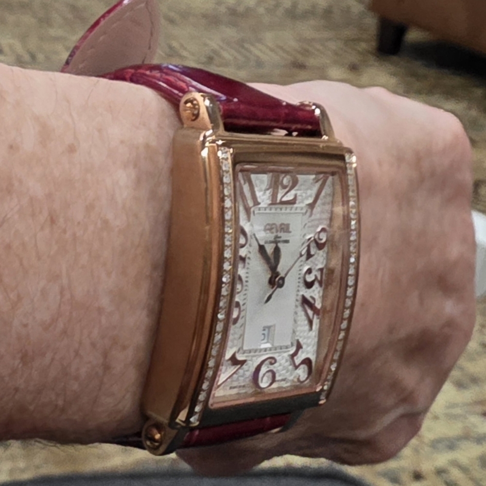Open to offers! Beautiful Gevril limited edition diamond bezel watch - Picture 10 of 12